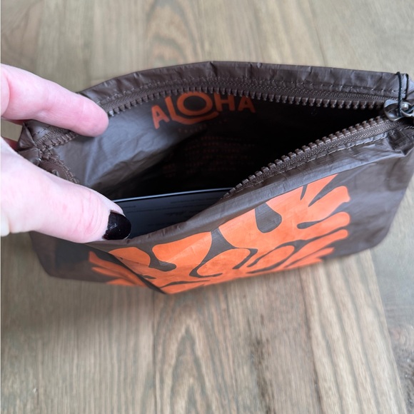 ALOHA Collection Day Tripper Appliqué Tote & Small Pouch - Picture 10 of 12